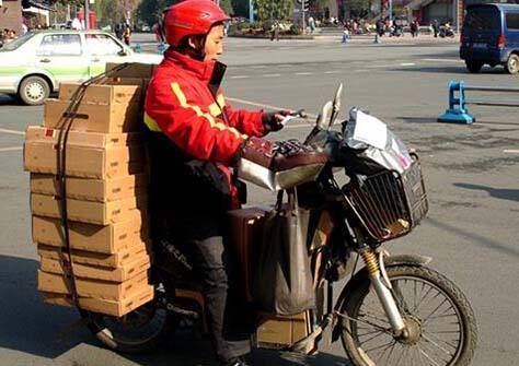 快递员工作5年,底薪1200,晒出补贴和到手