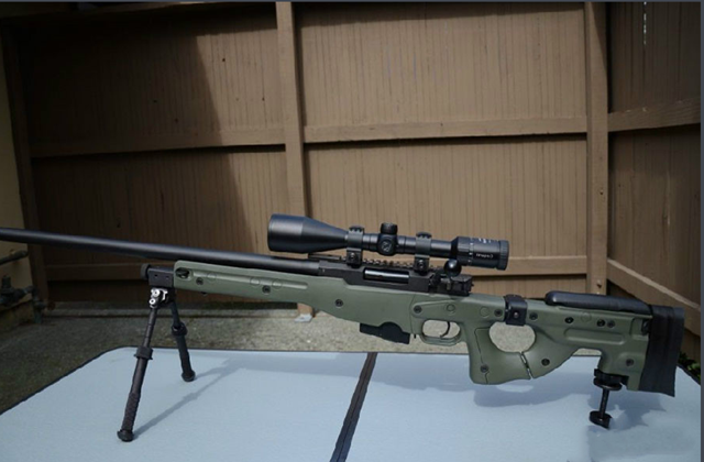 l96a1狙击步枪:这是空勤团手中最紧密的枪械之一,枪身使用的是尼龙