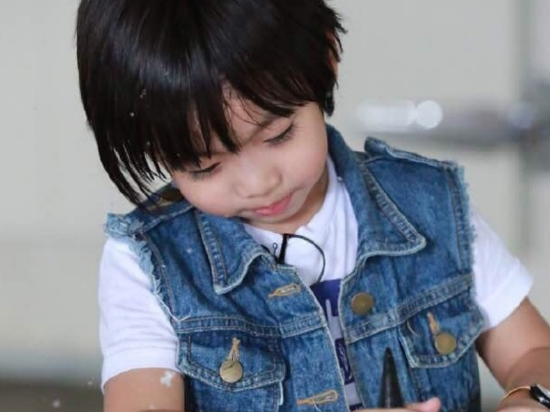 林志颖大儿子才是整容式长大小时候秀气可人如今撞脸蔡徐坤