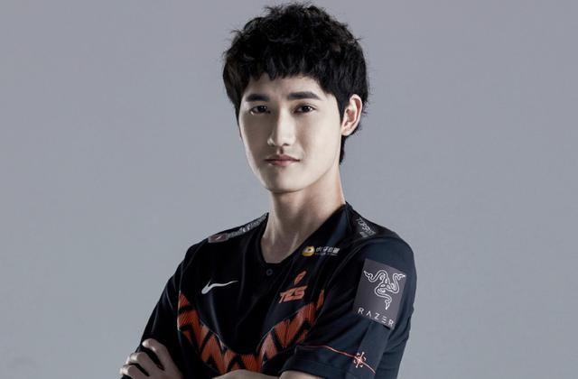 卡萨透露我离开rng后小明天天找我lqs比小明帅我更喜欢跟他玩