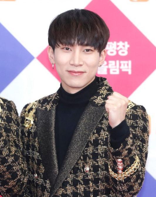 赵权果然是爱豆界"奇葩",退伍后穿上高跟鞋跳女团舞,终于不再压抑天性