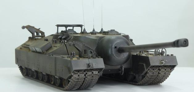 t28超重型坦克,正面装甲厚达305毫米,仅仅生产2辆都没上战场
