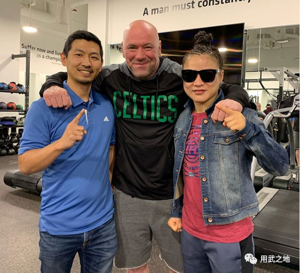 谢翀(左)白大拿(中)张伟丽(右)用谢翀自己的话说就是:"简而言之,我的