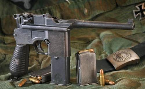 驳壳枪重量死沉搁身上哪都不方便战后就被迅速淘汰