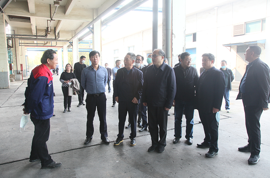 市人大常委会副主任唐仲贤,副市长郁秋皓陪同调研.