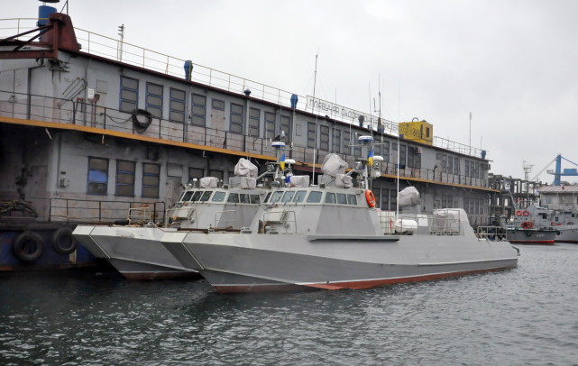 当年6万吨航母自己造如今70吨小艇要找美国买乌克兰玩完了