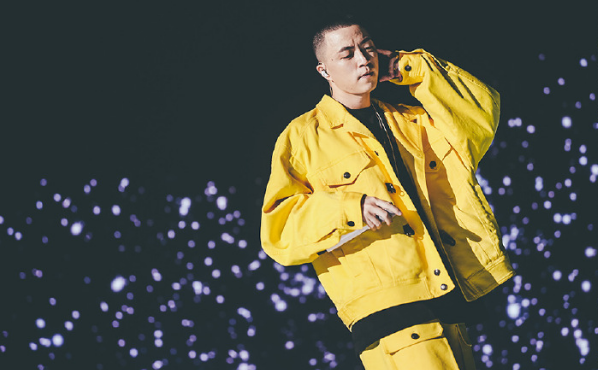 因"淡黄的长裙"面临职业困惑,新晋奶爸jony j养家不易笑翻网友