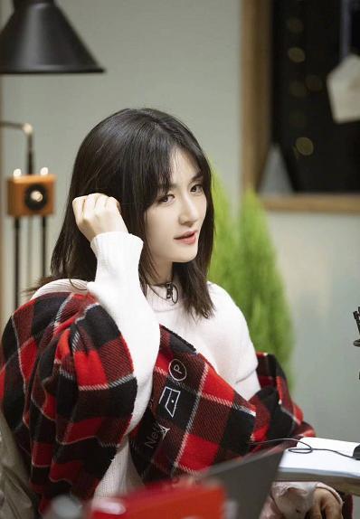 谢娜真是才女孕期写八万字出书不容易当妈后美貌飙升哪像快40