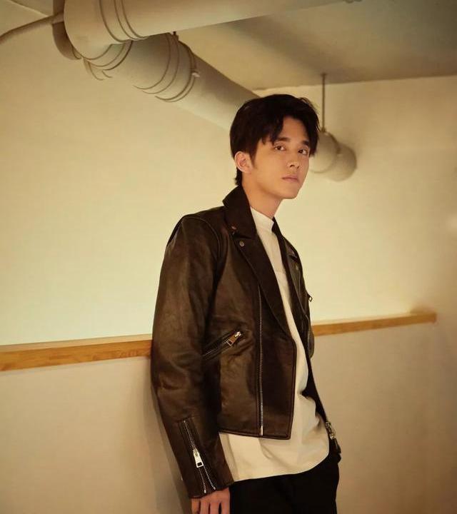 张新成又添直男行为?后援庆生出蜡烛表情,粉丝:暖男穿搭足够了