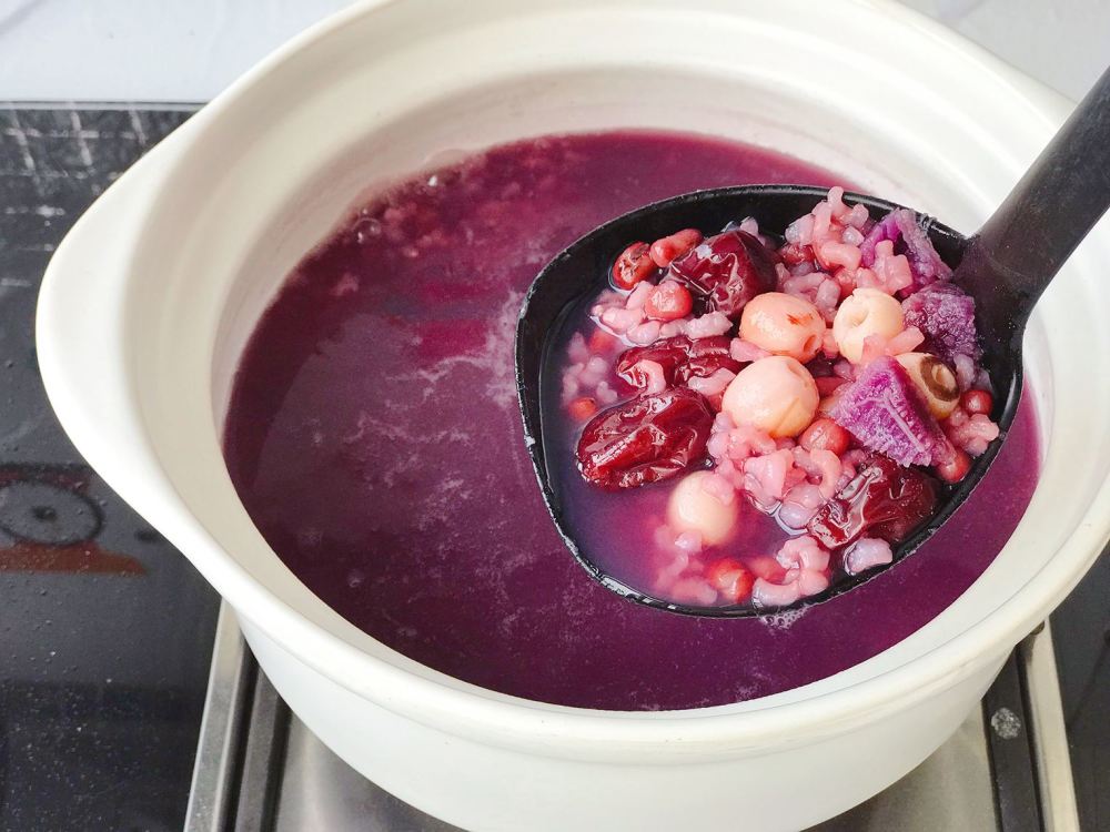 紫薯煮完变蓝色注意一步骤分分钟熬出鲜紫色的甜粥