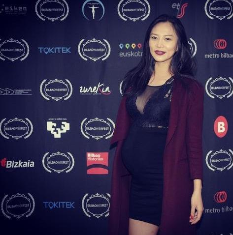 不过,王欣雨现在已经做了妈妈了,怀孕时候的她也超级好看的,除了肚子