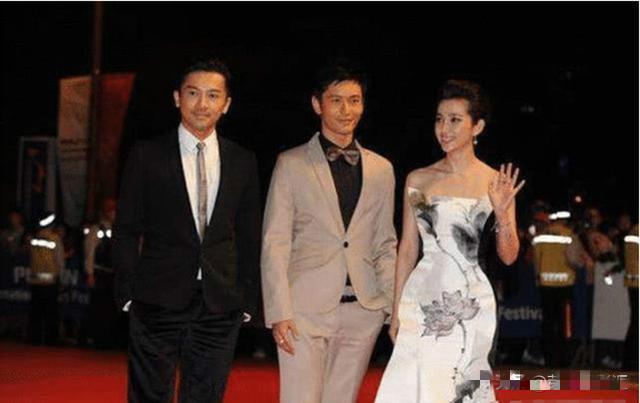 黄晓明|黄晓明穿增高鞋录节目，站1米65赵丽颖旁边显很矮，身高永远成谜
