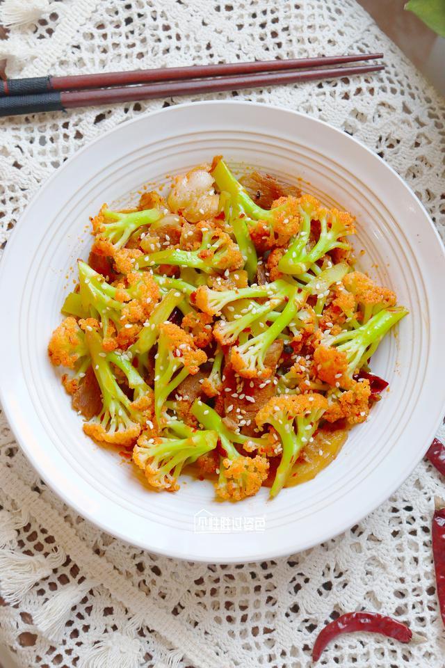 干锅花菜的正宗做法,步骤详细简单,辣脆爽又下饭,好吃不油腻