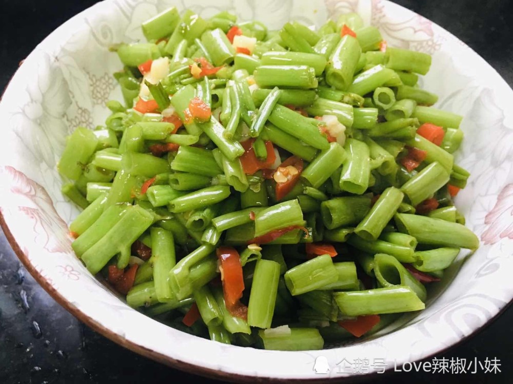 空心菜杆不要丢掉,这样做清脆爽口,简单又美味