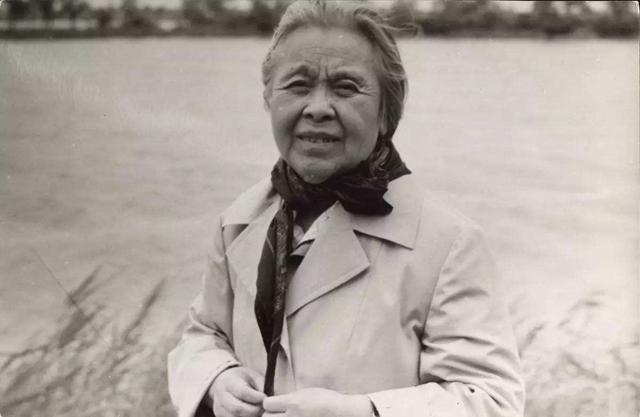 丁玲太豪爽:一套北京四合院被居民占用,嫌收回太麻烦干脆放弃