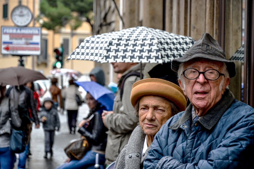 求助中国的意大利,全国近1/4人口是老人,是世界上最老的国家_腾讯新闻