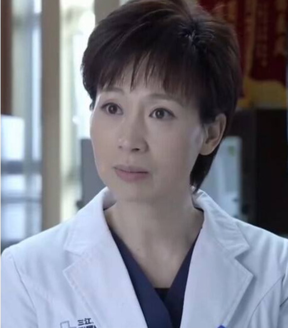 《安家》中的美女演员,长相标致气质温婉,如今49岁婚姻很幸福