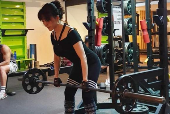 64岁奶奶靠健身逆生长,与儿子合照像情侣,堪称韩国"赵雅芝"