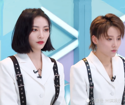 许佳琪在公演拿小组第二时,队友刘雨昕的表现亮了,不愧是ace