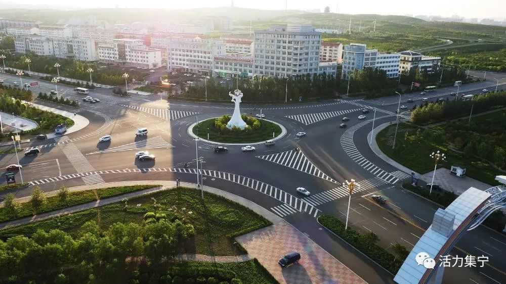集宁区在城市建设管理上内外兼修,努力建设"半城楼房,半城绿"的生态