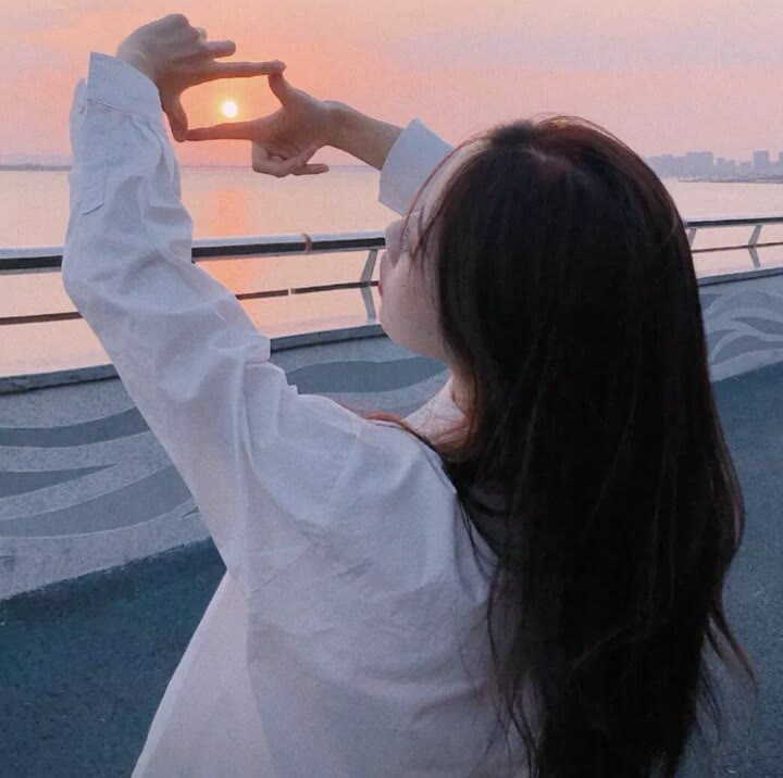 不露脸女生头像熟悉的盛夏不禁让我想起熟悉且温柔的你