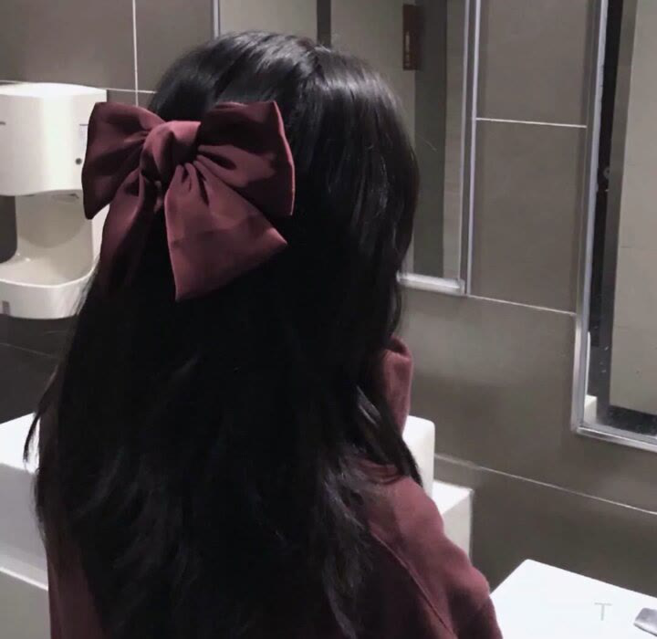 不露脸女生头像:我想变成你的酒馆,让你饮尽甘源!