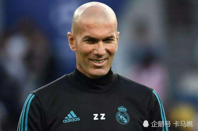 齐达内25岁儿子剃光头出镜 和老爸太像