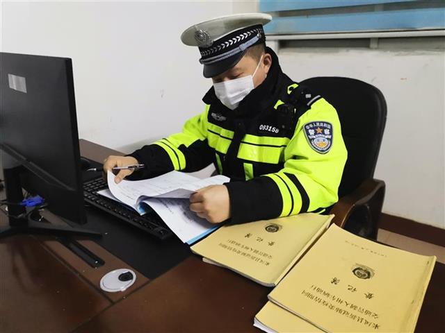 通宵守卡两个月恩施巡更警察迎来胜利曙光
