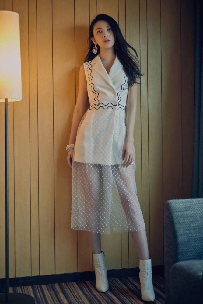 曾柔——钟丽丽曾柔是一个细致温柔,心思奇巧的女人.