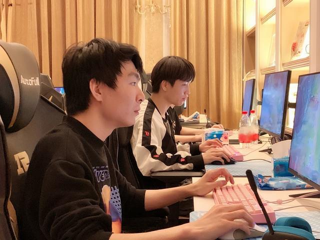 英雄联盟狼行兮夜转会LGD？夏季赛有看头了？