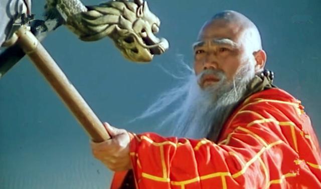 于秀娘如果和贺玄真战久了难免会吃亏,因为于秀娘手中的秋风落叶扫并