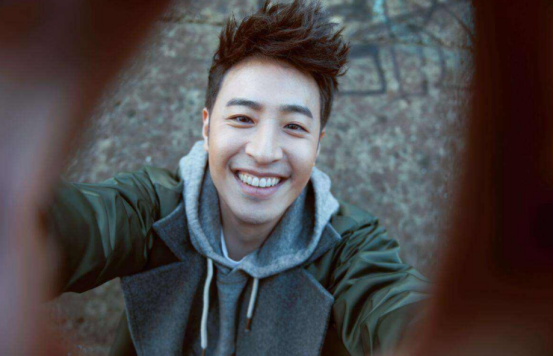 在80后和90后回忆里,潘玮柏占据着重要的一席之地.