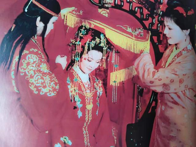 曹雪芹给了她绝世容貌,她却被丈夫抛弃,最后孤独终老|薛宝钗|贾宝玉