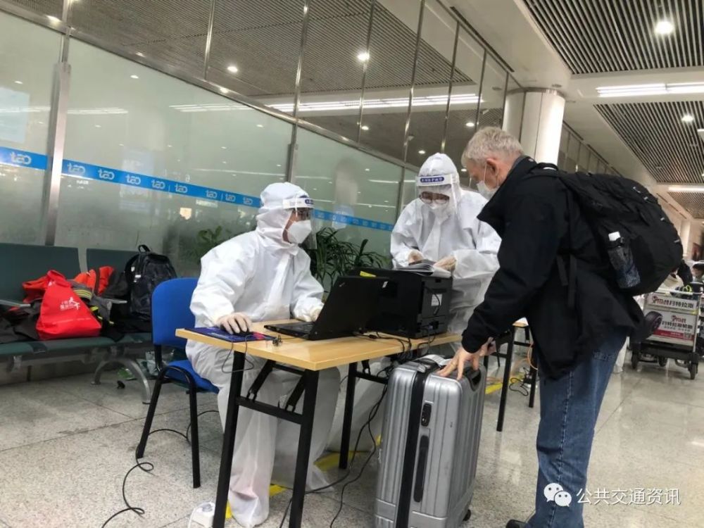 他们挥洒青春热血在青岛流亭机场防疫一线