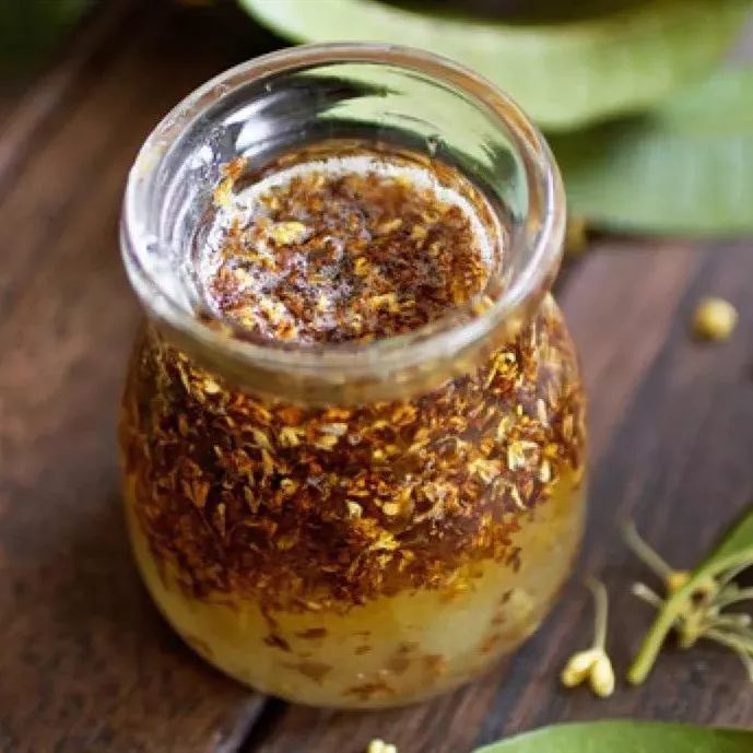 木樨,即为桂花,桂花清露,为桂花蒸馏所得香液,是古代进贡的御用品,有