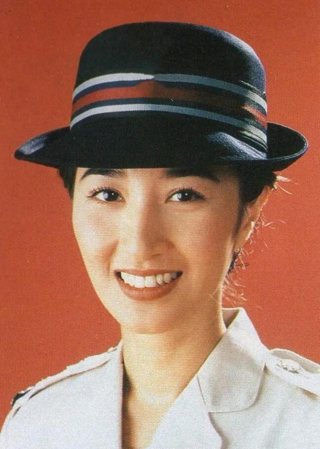 为爱下嫁穷小子,45岁拼二胎,"傻女人"关咏荷成就了影帝张家辉