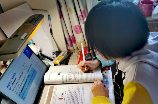 家长被网课逼疯家庭教育怎么了