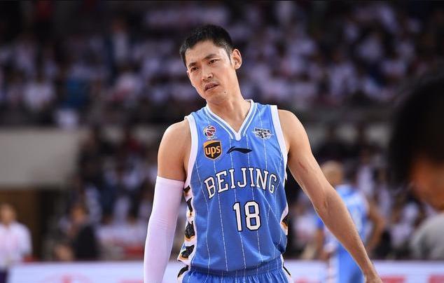 在辽宁男篮效力期间,张庆鹏已经成为了国内最顶尖的后卫之一,2009-10