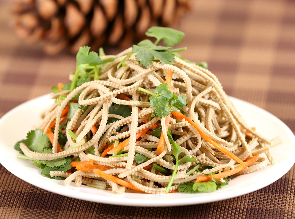 凉拌豆腐丝也是一种不错的选择,经常能够在饭店当中看到这道菜的影子