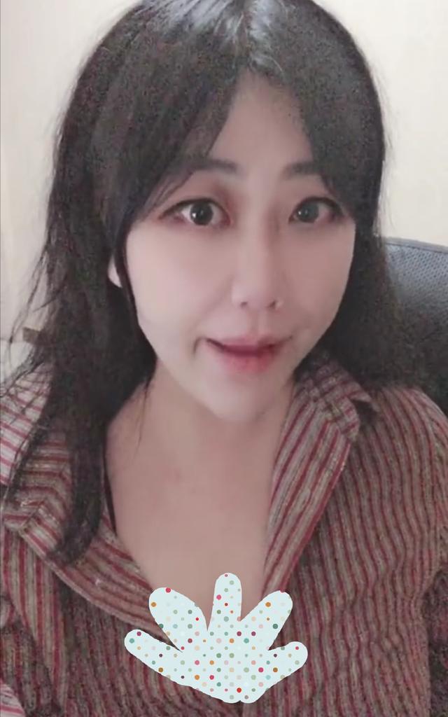 原来乔碧萝在鱼吧发的美图都是网友的照片,没想到