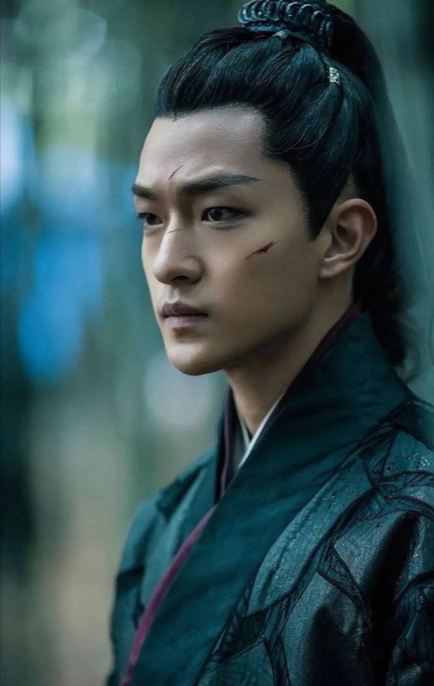 失去与顶流女星热巴合作新剧换掉男主屈楚萧发文疑怼公司