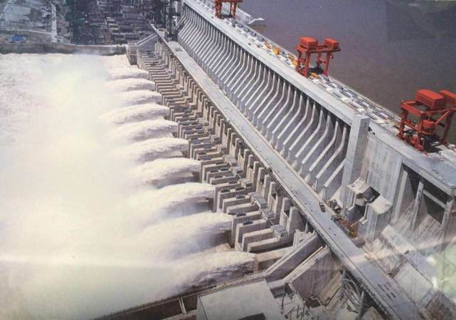 "长江2020年第2号洪水"平稳通过三峡大坝