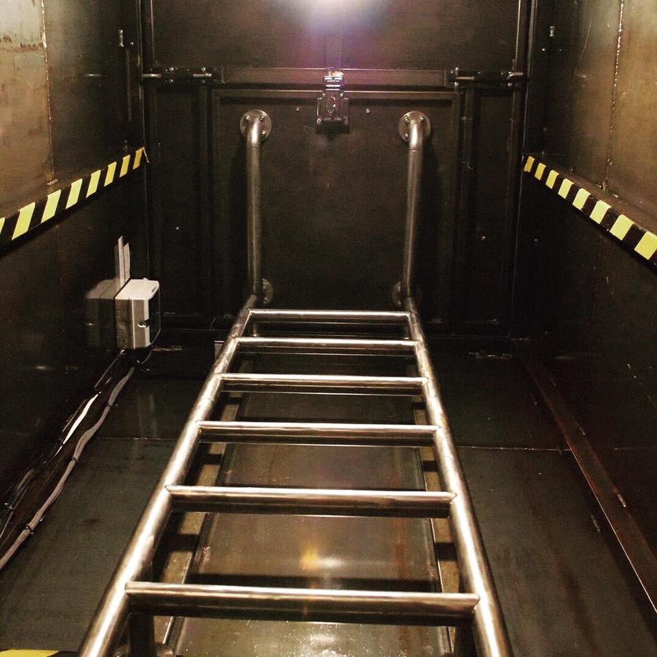 英国男子在后院挖出"抗疫地宫",耗时5年如今派上用场