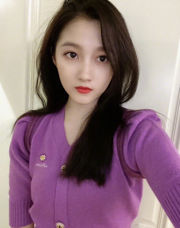 被鹿晗示爱后美出新高关晓彤晒自拍好少女终于懂了男方眼光