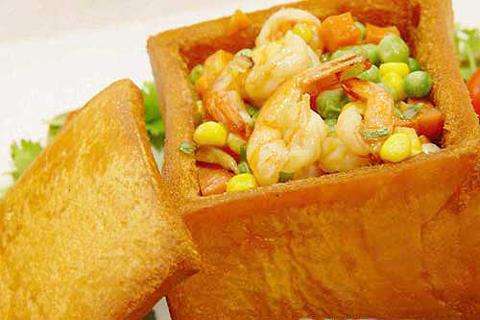 久而久之棺材板就成了台湾闻名遐迩的小吃