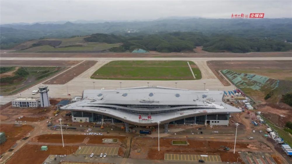 校飞前多图视频带你感受玉林福绵机场的建设热度