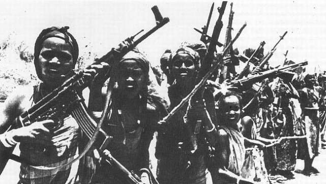 再说索马里,1977年的时候索马里开始入侵埃塞俄比亚,爆发了欧加登战争