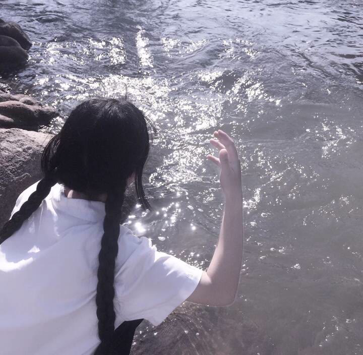 不露脸女生头像:有些事情就是在一次次失望以后,突然就想通了!