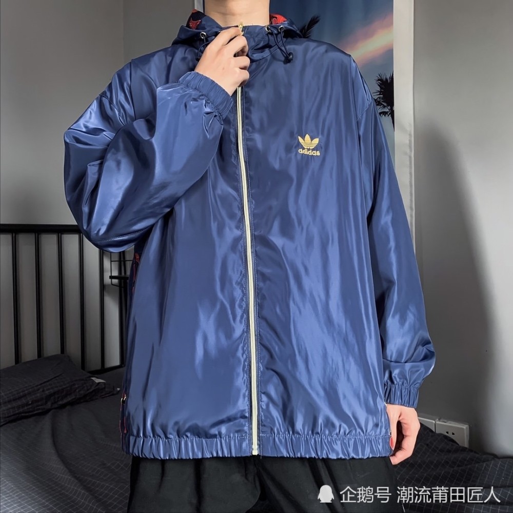 adidas 2020限定老虎刺绣复古碎花元素连帽风衣外套
