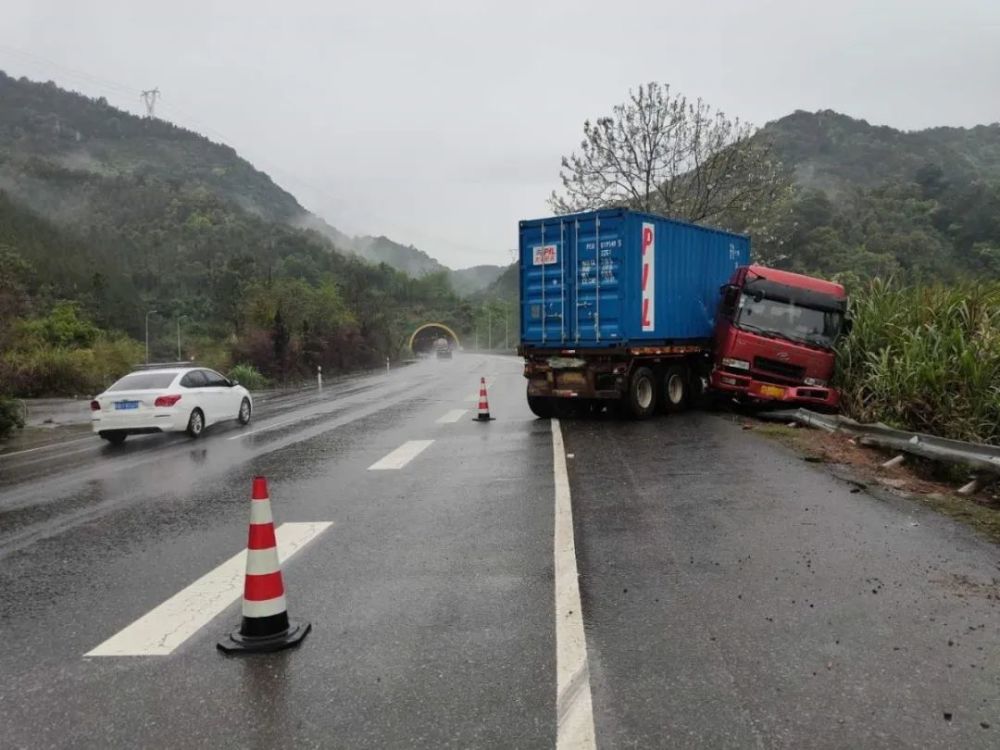 贺州高速公路上近日发生的三起交通事故,都和这有关